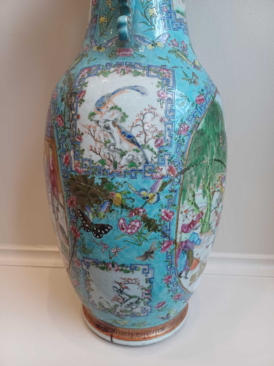 A Chinese Porcelain Vase, early 19th century, of baluster form, the flared neck with mythical - Bild 7 aus 15