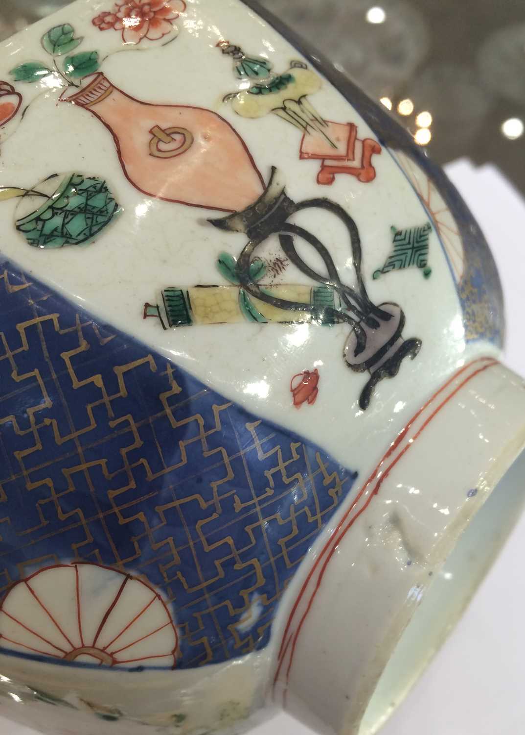 A Pair of Chinese Verte Imari Porcelain Octagonal Bowl, Kangxi, painted with alternating panels of - Image 10 of 15