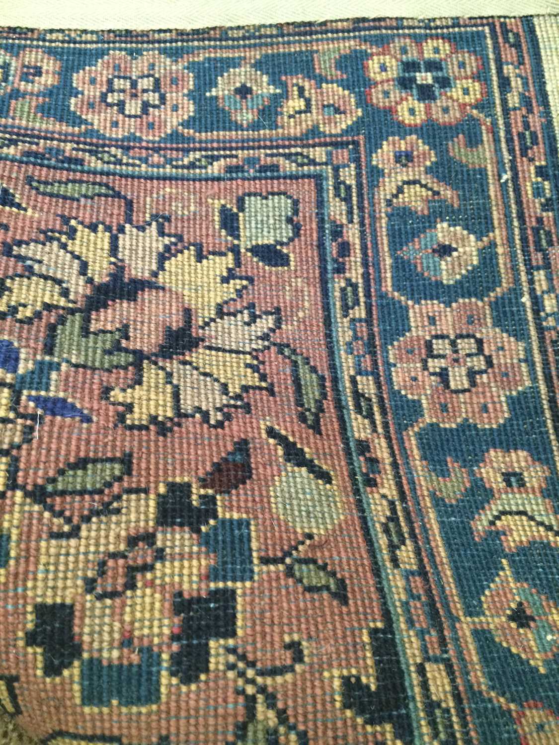 Tabriz Carpet North West Iran, circa 1930 The ivory ground with an allover one-way design of large - Bild 6 aus 11