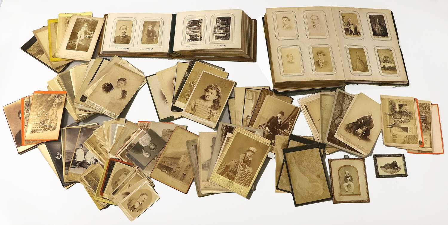 Photographs A colleciton of cartes de visite, cabinet cards and photographs, late-19th and early- - Image 5 of 5