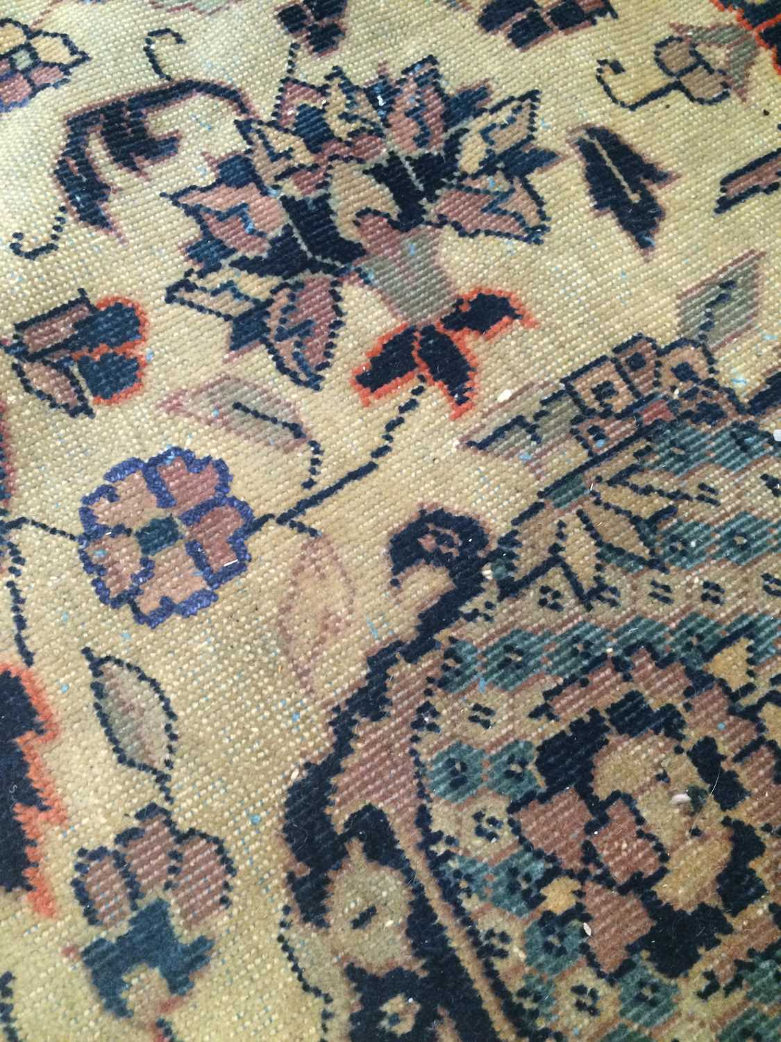 Tabriz Carpet North West Iran, circa 1930 The ivory ground with an allover one-way design of large - Bild 2 aus 11