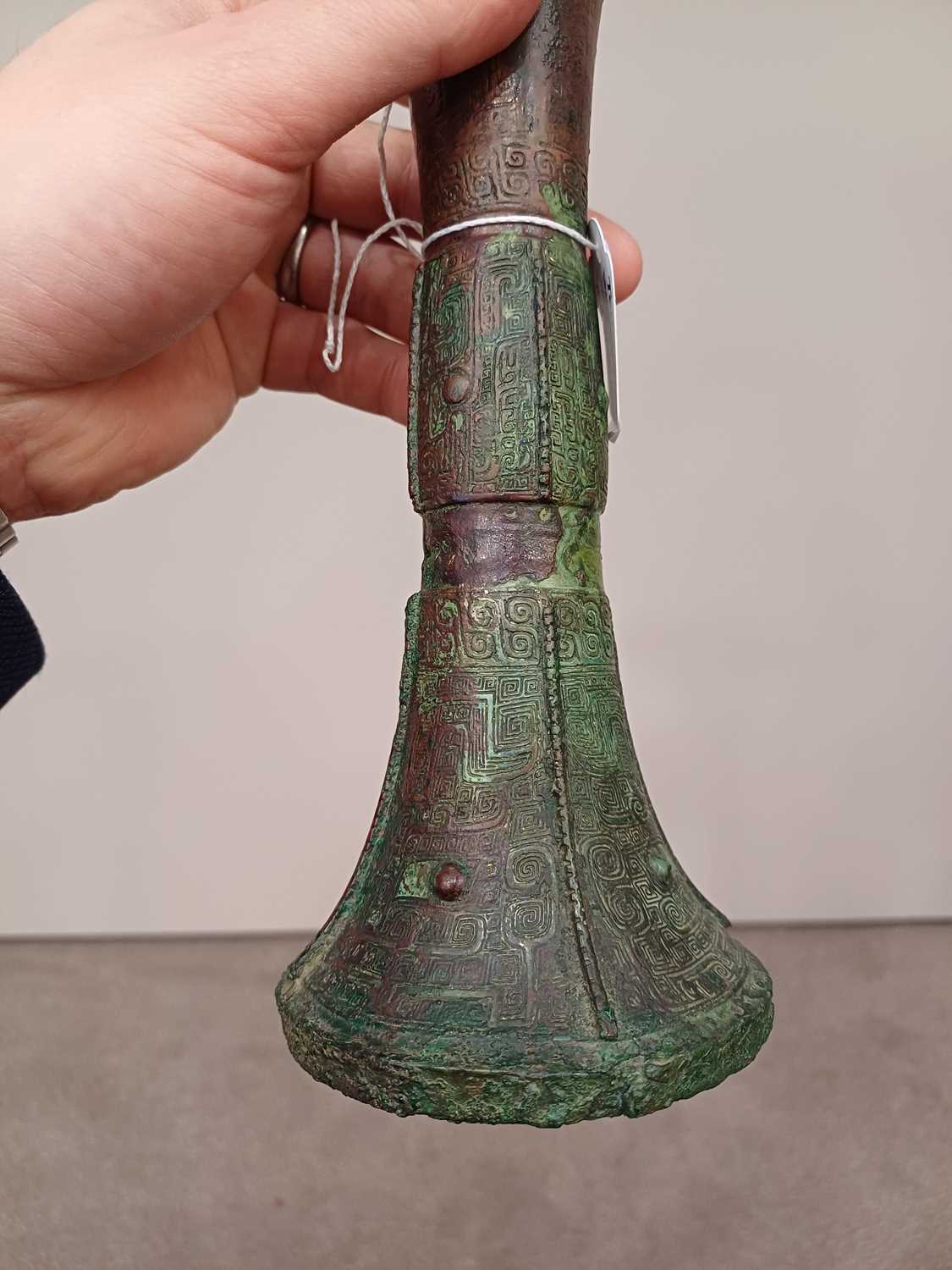 A Chinese Bronze Gu-Shape Vase, Xuande six-character reign mark but not of the period, of fluted - Bild 20 aus 28