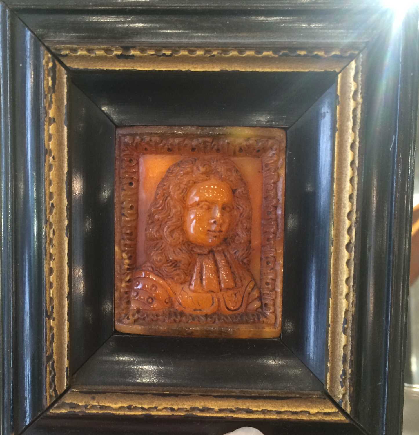 A Carved Amber Panel, probably 17th century, worked in relief with a bust portrait of a gentleman - Bild 6 aus 7