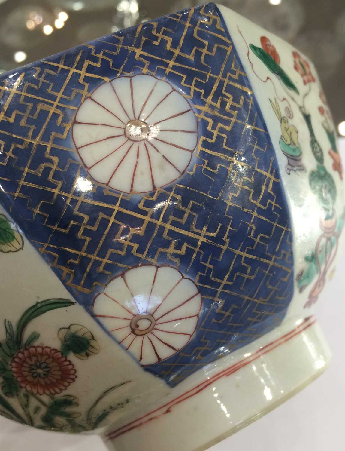 A Pair of Chinese Verte Imari Porcelain Octagonal Bowl, Kangxi, painted with alternating panels of - Image 11 of 15