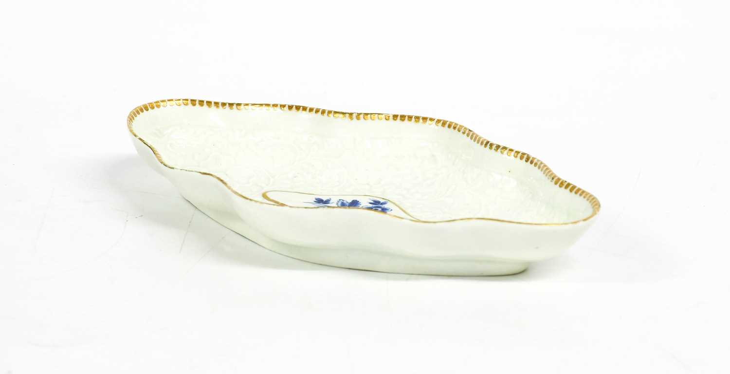A Worcester Spoon Tray, circa 1770, of lobed lozenge form and crisply moulded with a wide border - Image 2 of 2