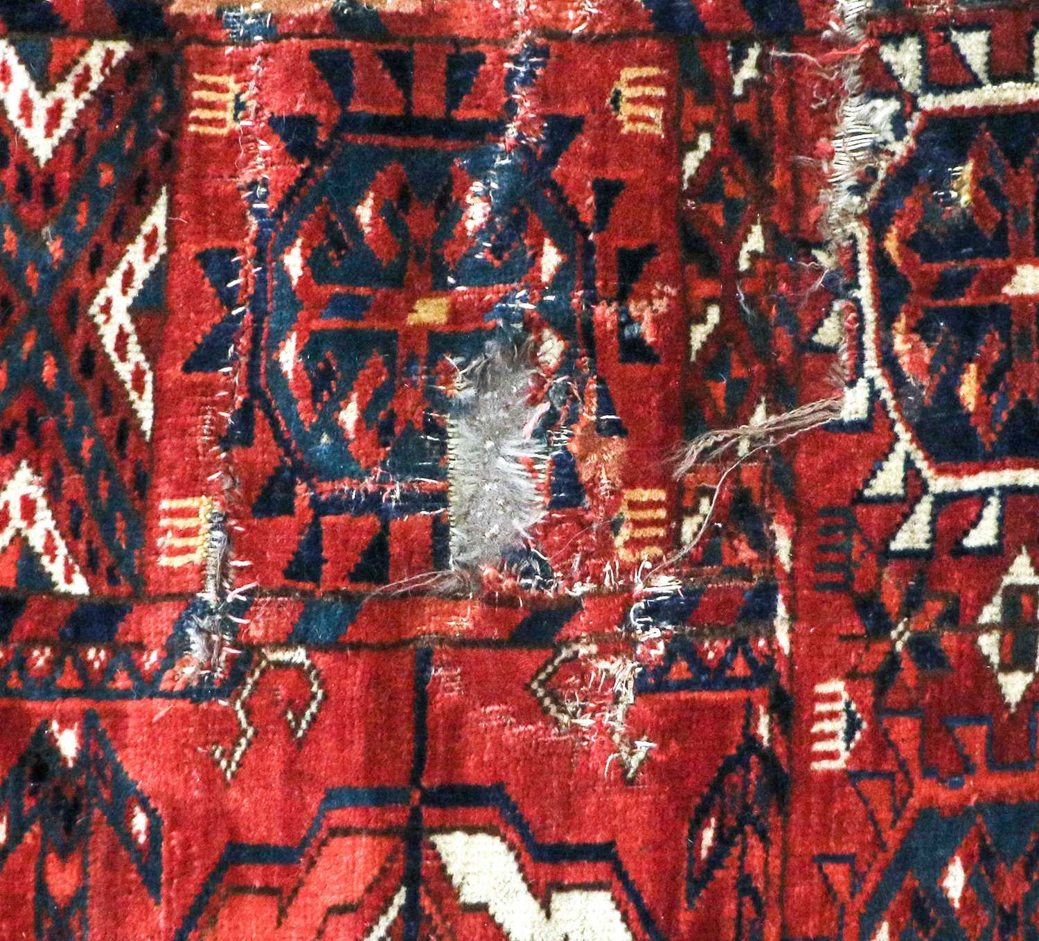 ~ Tekke Main Carpet Probably Merv, late 19th century The rich madder field with five rows of - Bild 2 aus 13