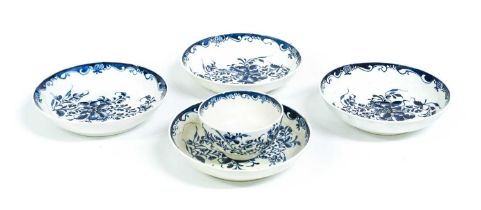 A Lowestoft Teabowl and Four Saucers, circa 1780, painted in underglaze blue with the "Mansfield"