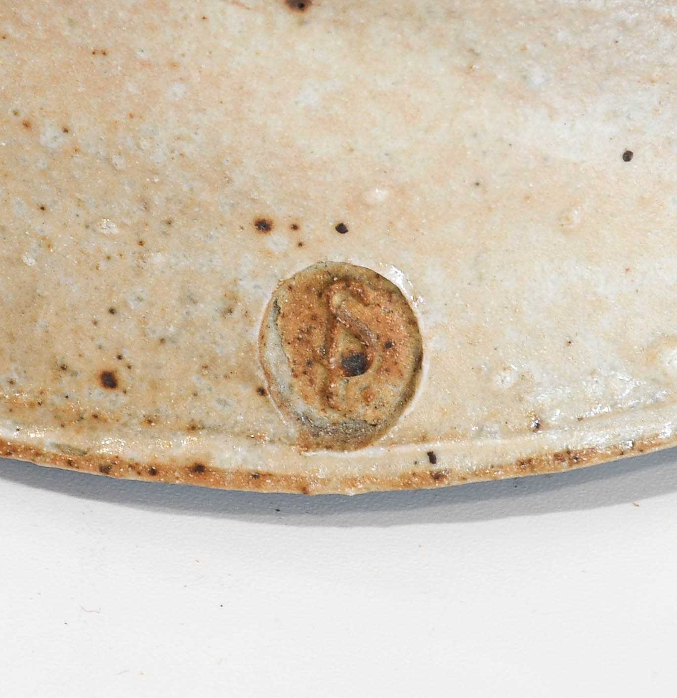 Stephen Parry (b.1950): A Stoneware Jug, wood-fired ash glaze, impressed SP. seal mark, circular - Bild 2 aus 4