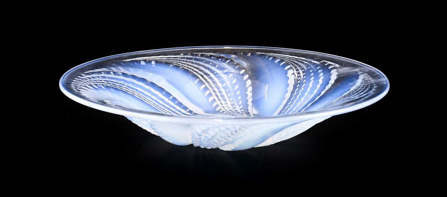 René Lalique (French, 1860-1945): An Opalescent and Clear Glass Fleurons Bowl, the underside moulded - Bild 2 aus 8