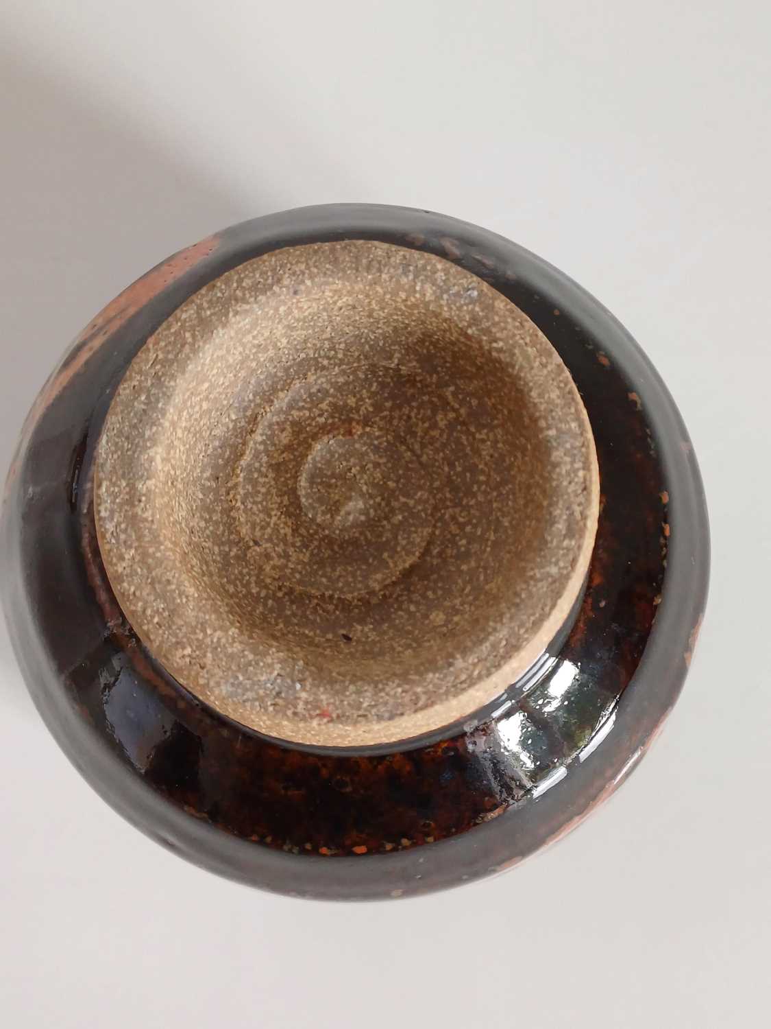 Jeremy Steward (b.1972): A Stoneware Yunomi, wood fired, soda glazed, unmarked (no mark used), 10. - Bild 7 aus 16