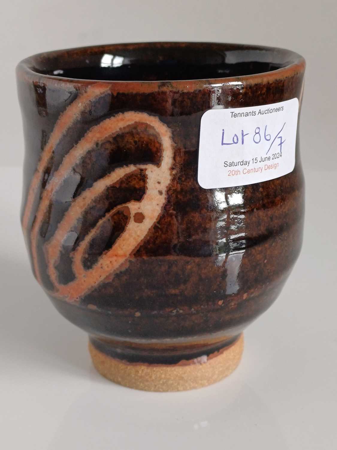 Jeremy Steward (b.1972): A Stoneware Yunomi, wood fired, soda glazed, unmarked (no mark used), 10. - Bild 5 aus 16