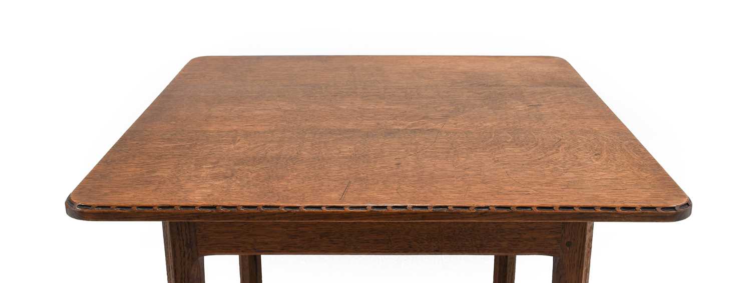 Stanley Webb Davies (1894-1978) of Windermere: An Oak Side Table, 1950, the square top with chip - Bild 2 aus 2