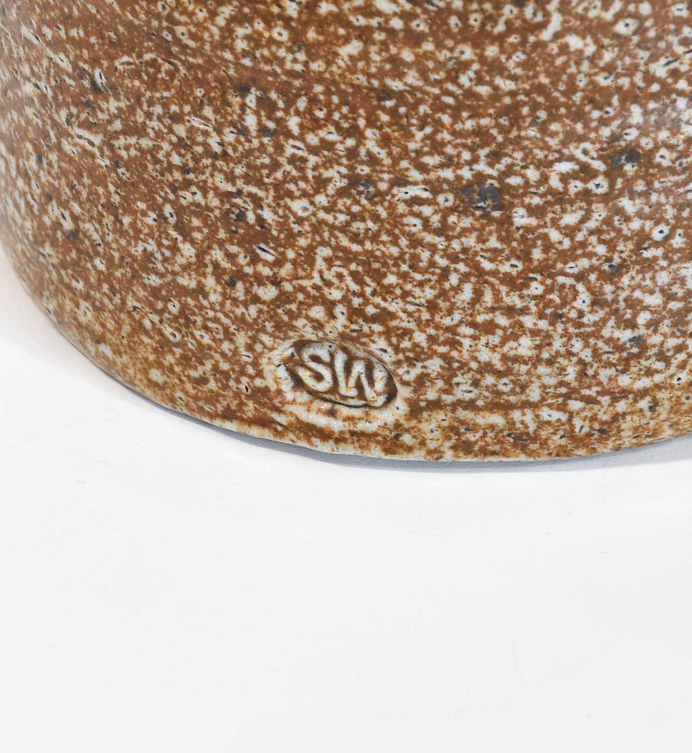Sarah Walton (b.1945): A Large Stoneware Bowl, salt glazed, impressed SW seal mark, 28cm diameter - Image 3 of 5