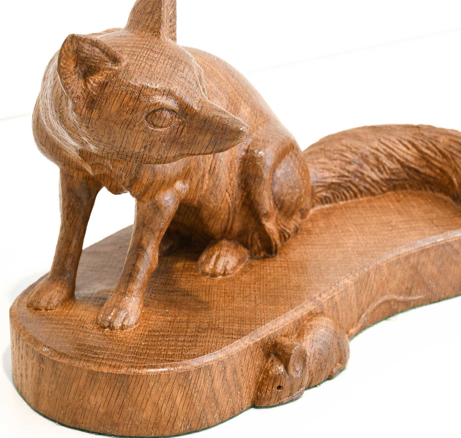 Workshop of Robert Mouseman Thompson (Kilburn): An English Oak Fox, carved by Stan Dodds (1928-2012) - Bild 2 aus 2