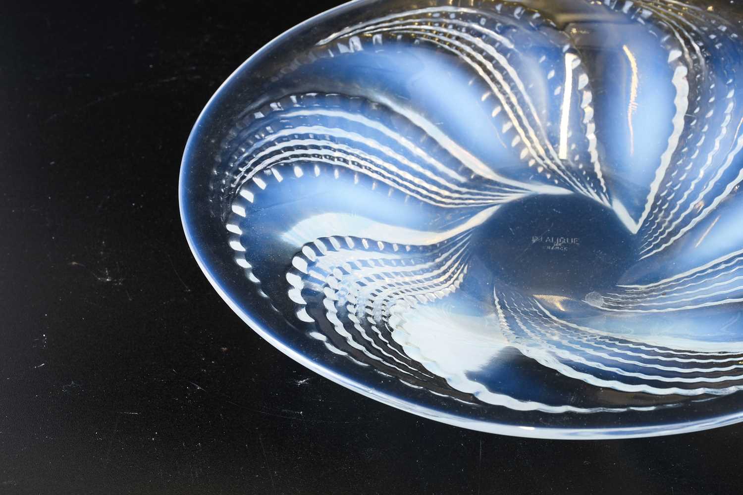René Lalique (French, 1860-1945): An Opalescent and Clear Glass Fleurons Bowl, the underside moulded - Bild 6 aus 8