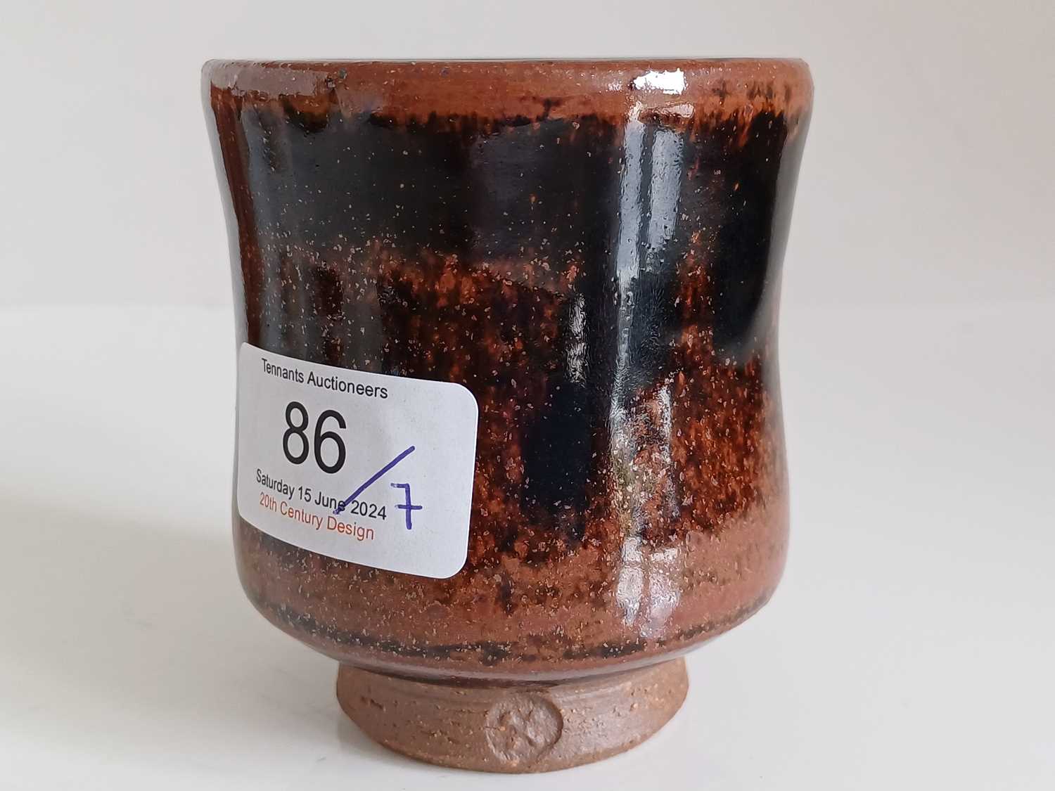 Jeremy Steward (b.1972): A Stoneware Yunomi, wood fired, soda glazed, unmarked (no mark used), 10. - Bild 4 aus 16