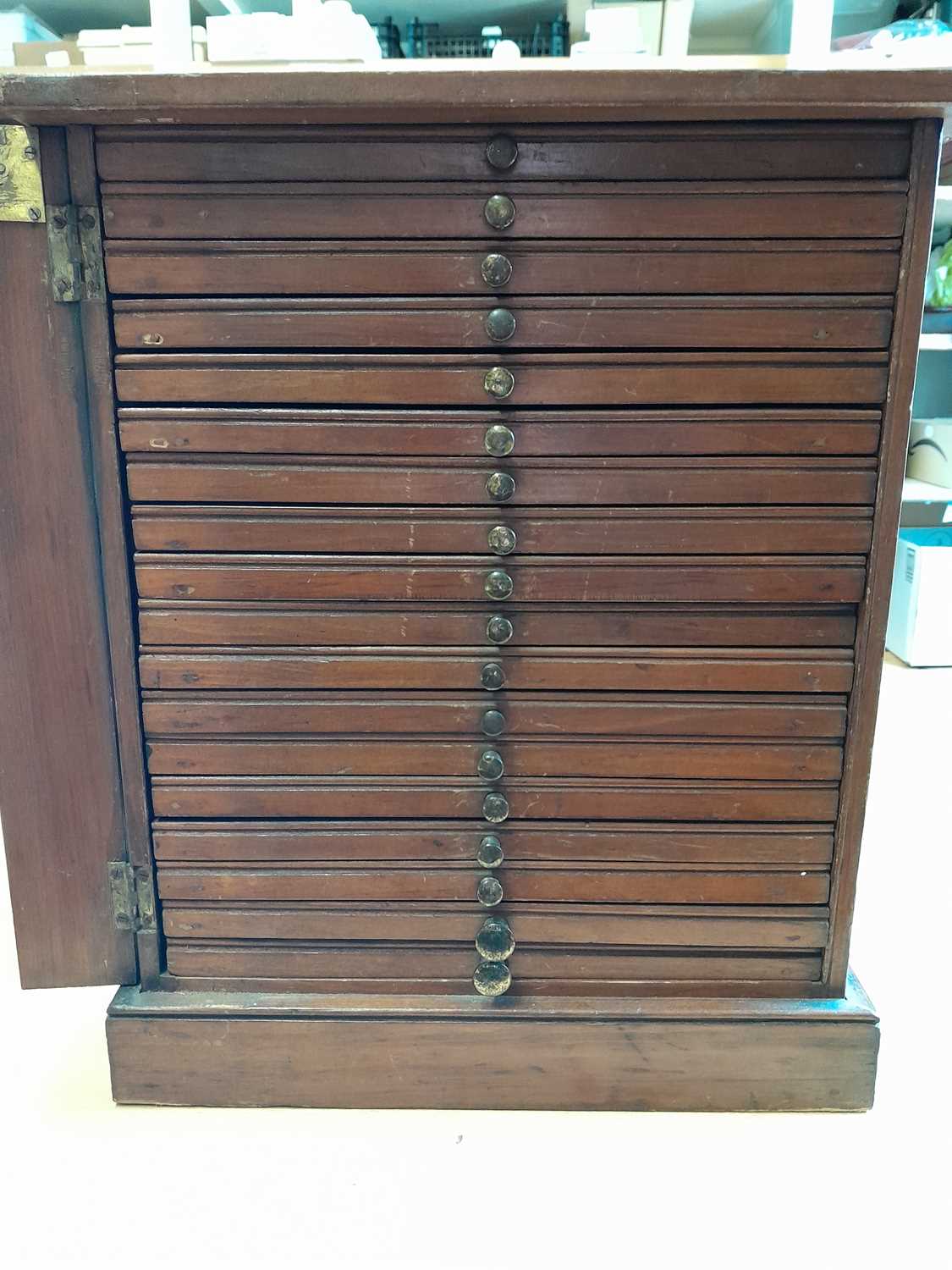 Walnut Collectors Cabinet, late Victorian, with 18x felt lined drawers and lockable stile, no key - Image 2 of 8