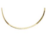 A 9 Carat Bi-Colour Gold Collar, length 41cm Gross weight 16.0 grams.