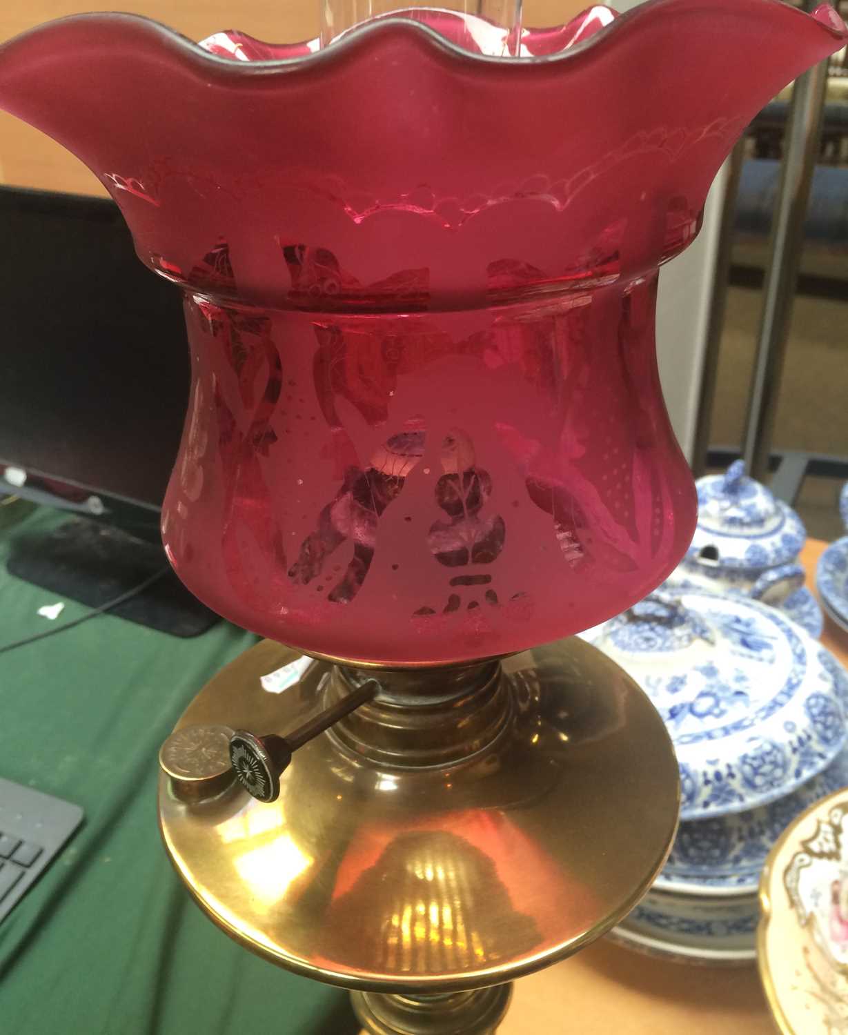 A Victorian Brass Based Oil Lamp, with etched cranberry glass shade and on fluted pedestal Shade - Image 6 of 6