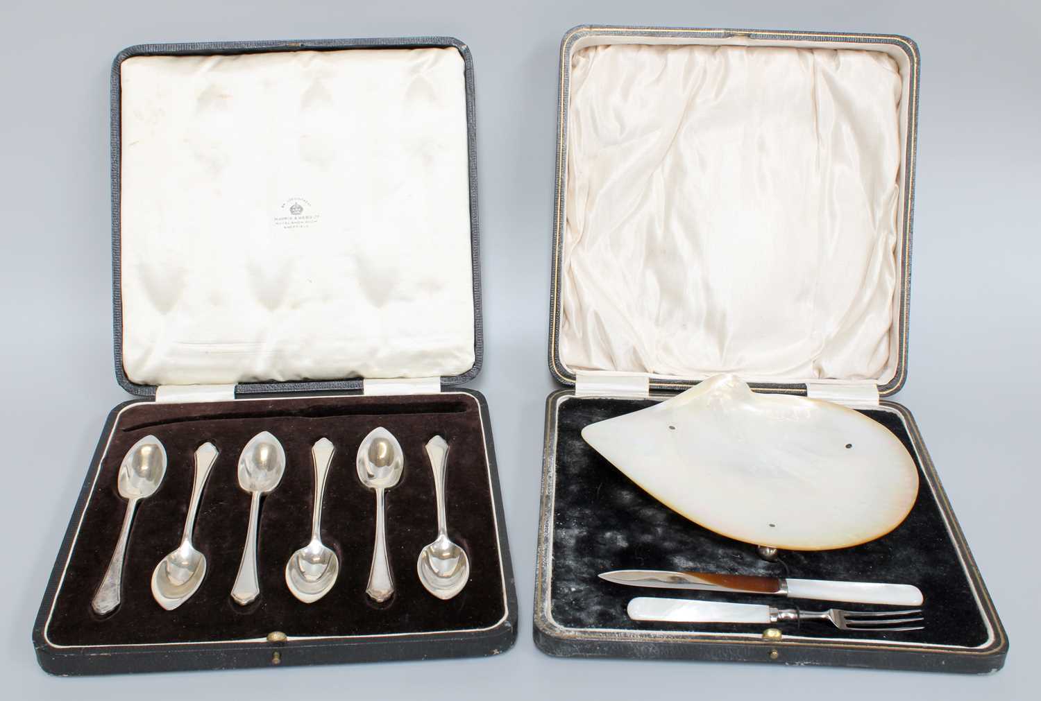 A Cased Silver Condiment-Set, comprising a pair of mustard-pots; a pair of salt-cellars, each with - Image 3 of 3