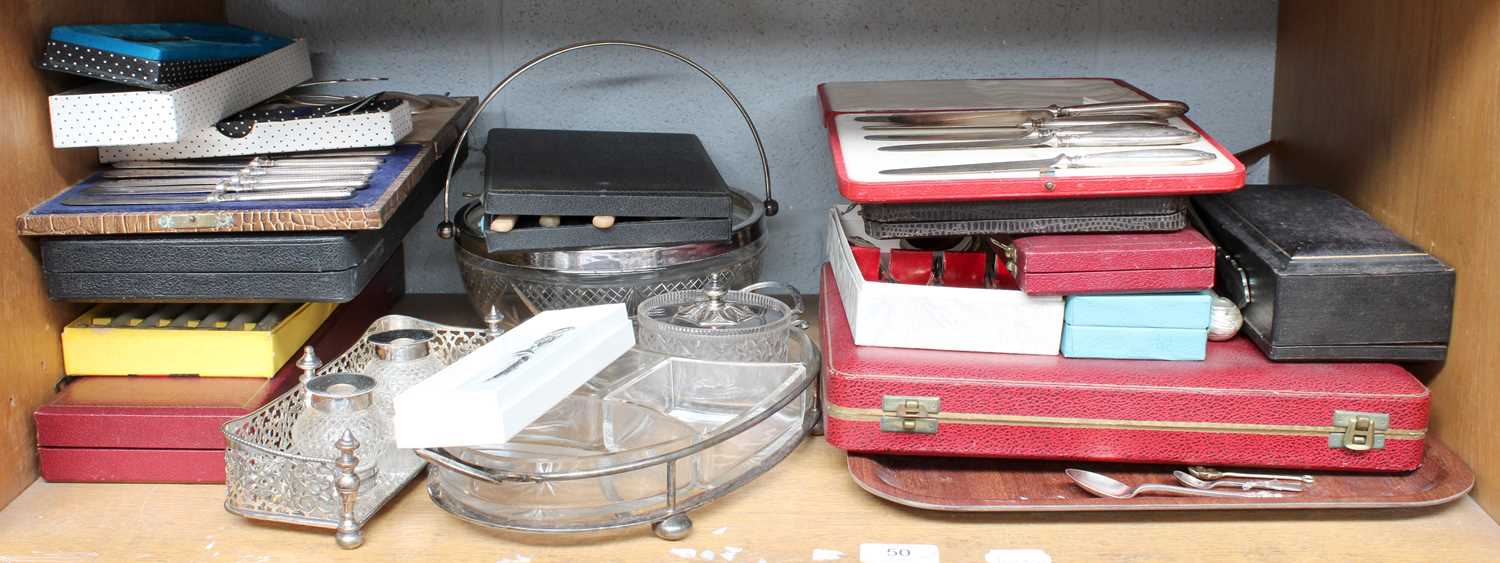 A Collection of Assorted Silver Plate, including entree-dishes and covers; various dishes and - Bild 2 aus 3