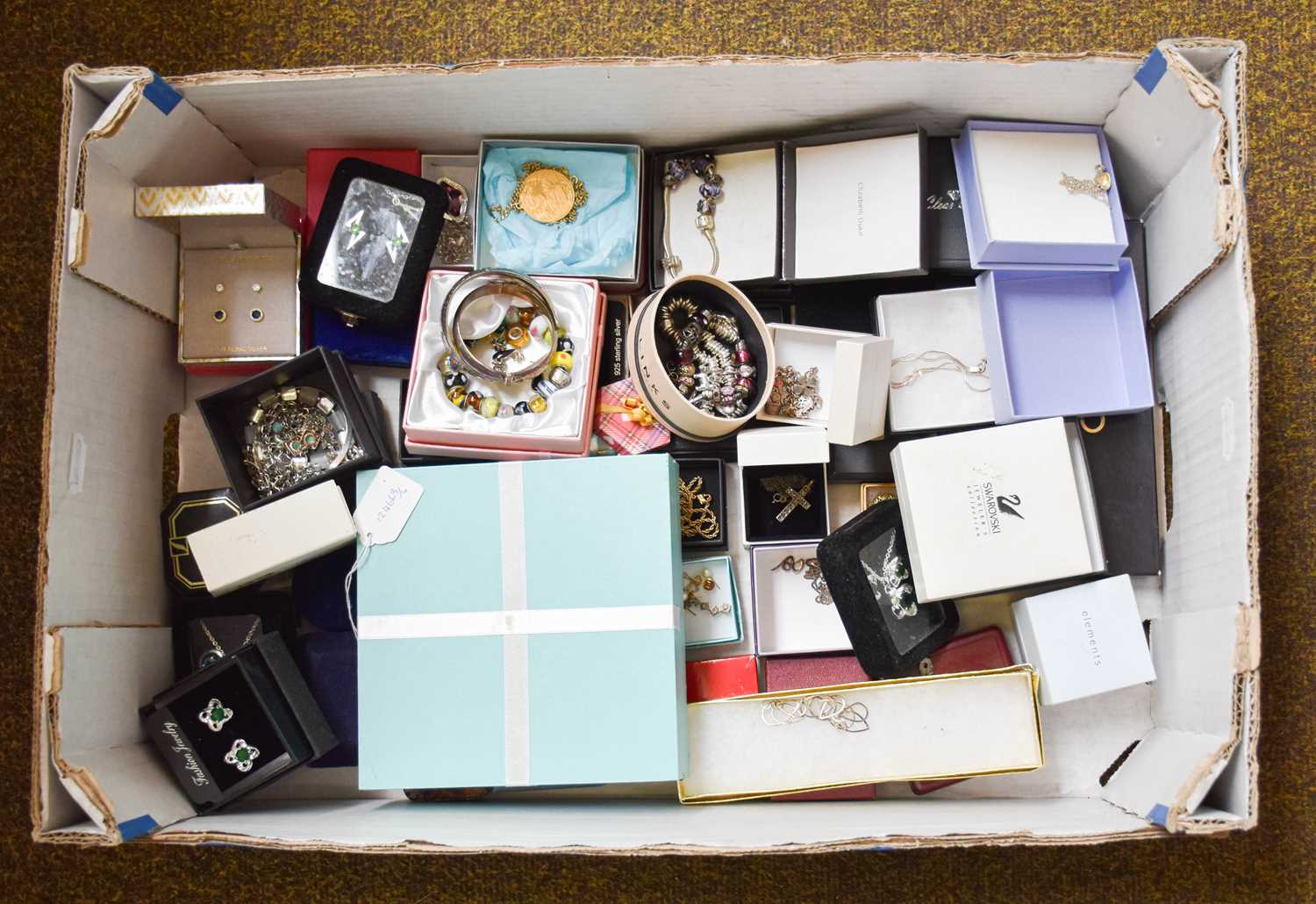 A Quantity of Costume Jewellery, including a heart pendant on chain, chain stamped '375'; various