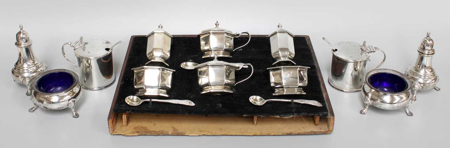 A Cased Silver Condiment-Set, comprising a pair of mustard-pots; a pair of salt-cellars, each with - Image 2 of 3