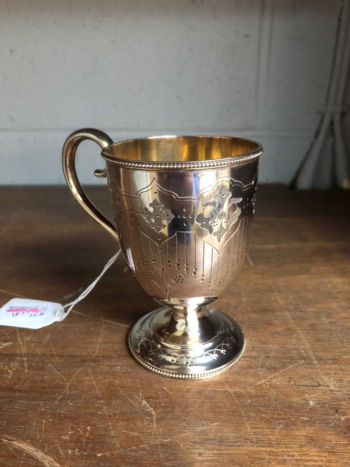 Two Victorian Silver Christening-Mugs, One by William Hutton and Sons, Birmingham, 1900, Probably - Image 2 of 7