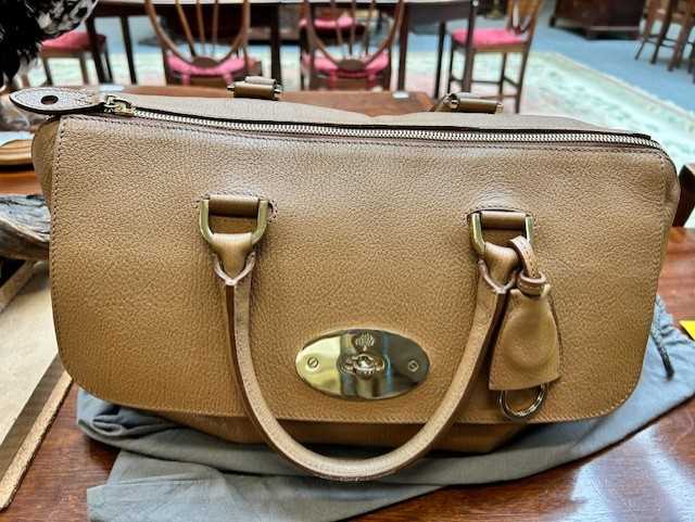 Mulberry Del Ray Light Tan Leather Handbag, with zip fastening, front flap with postmans lock, - Image 4 of 7