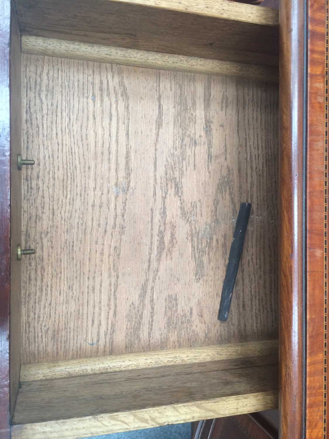 An Edwardian Cross-banded Mahogany Inlaid Desk, the bow front above a recess fitted with a - Image 5 of 8