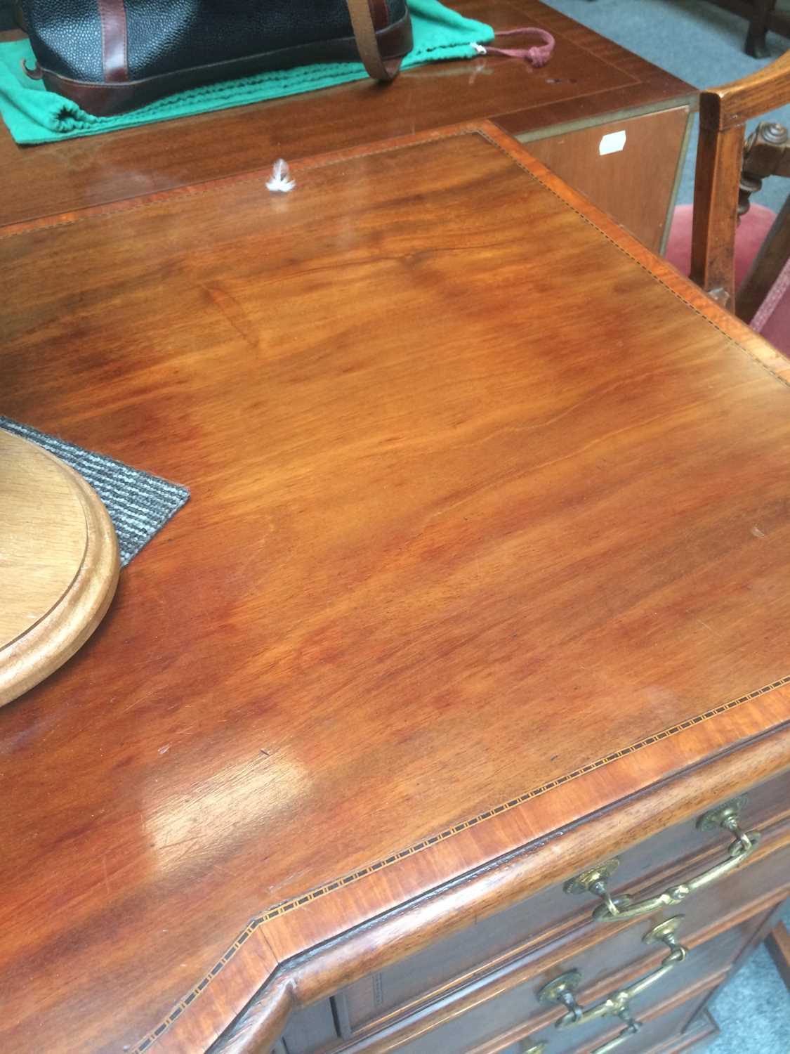 An Edwardian Cross-banded Mahogany Inlaid Desk, the bow front above a recess fitted with a - Image 2 of 8