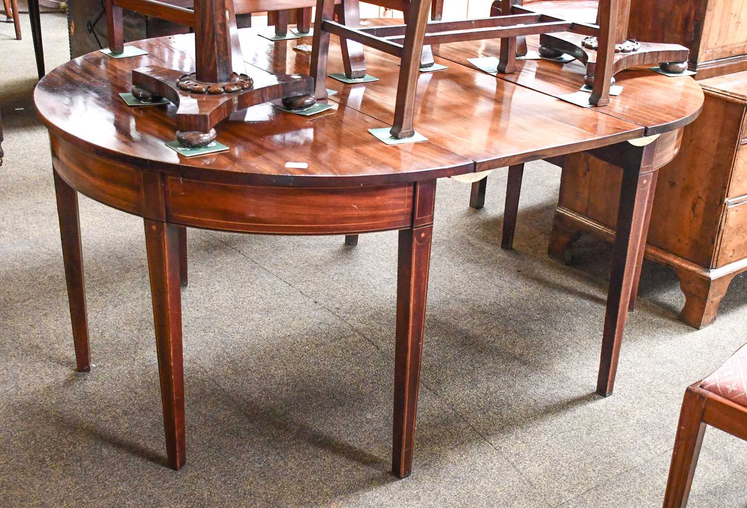 A George III Mahogany D-end Dining Table, and a set of six George III Sheraton-style dining chairs - Image 3 of 7