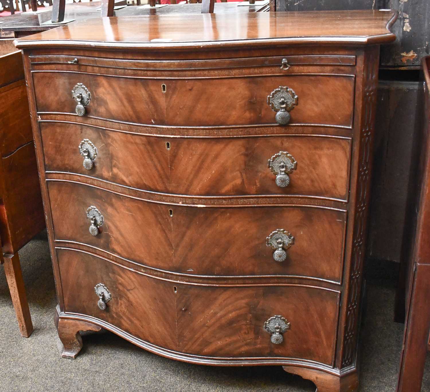 A Georgian Style Serpentine Mahogany Chest of Drawers, with brushing slide above four graduated - Image 2 of 3