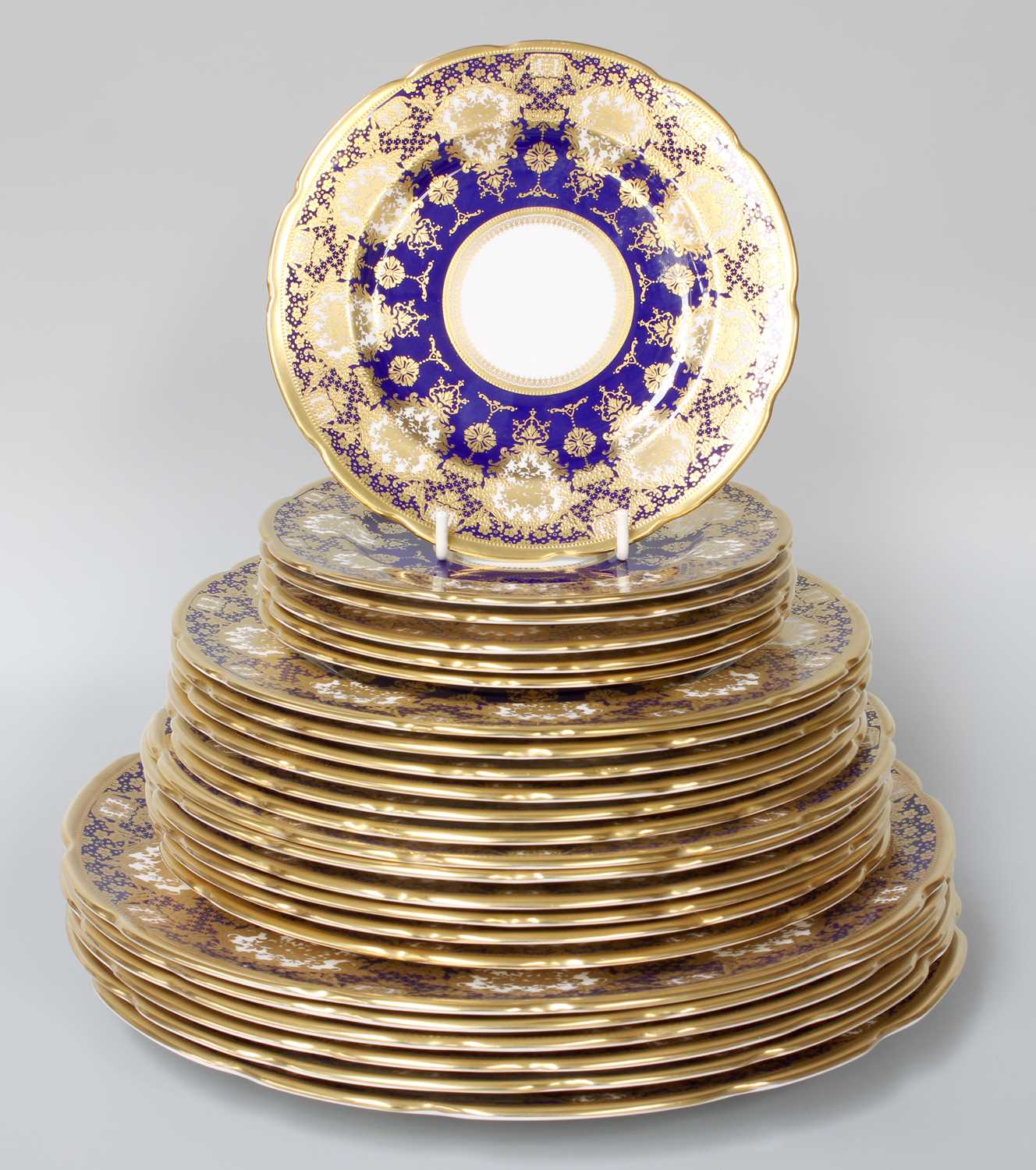 A Thomas Goode Marquis de Mos Pattern Dinner Service, with Thomas Goode booklet and purchase - Image 2 of 3