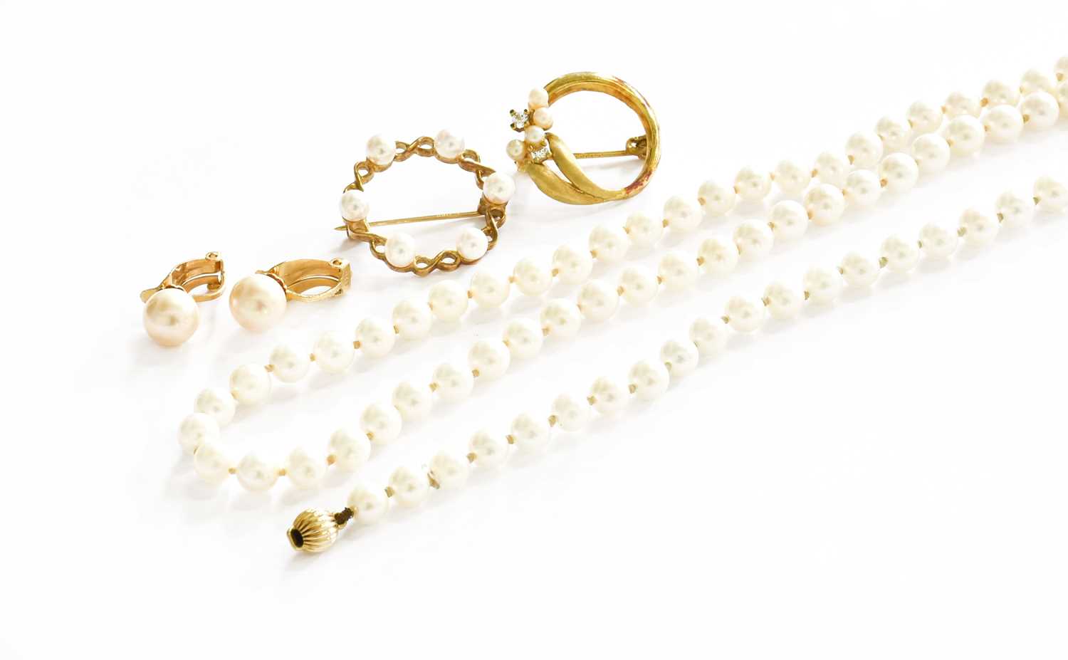 A Small Quantity of Jewellery, comprising of a cultured pearl necklace and bracelet, length 42cm and
