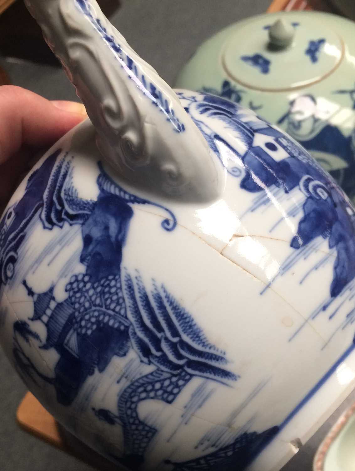 Chinese Ceramics, to include an 18th century blue and white export ware sauce boat, a 19th century - Image 11 of 14