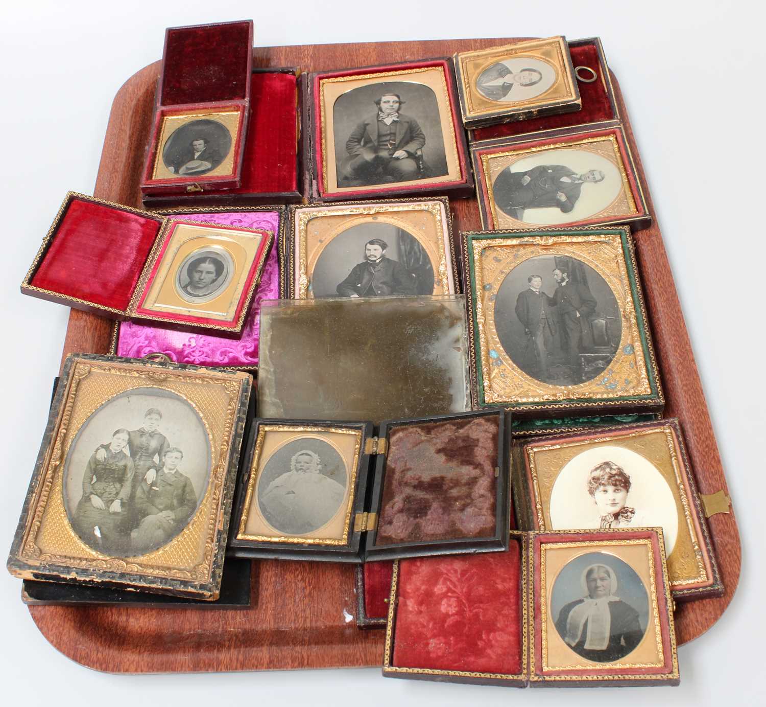 A Collection of 23 Daguerreotype, in various cases, etc - Image 2 of 3
