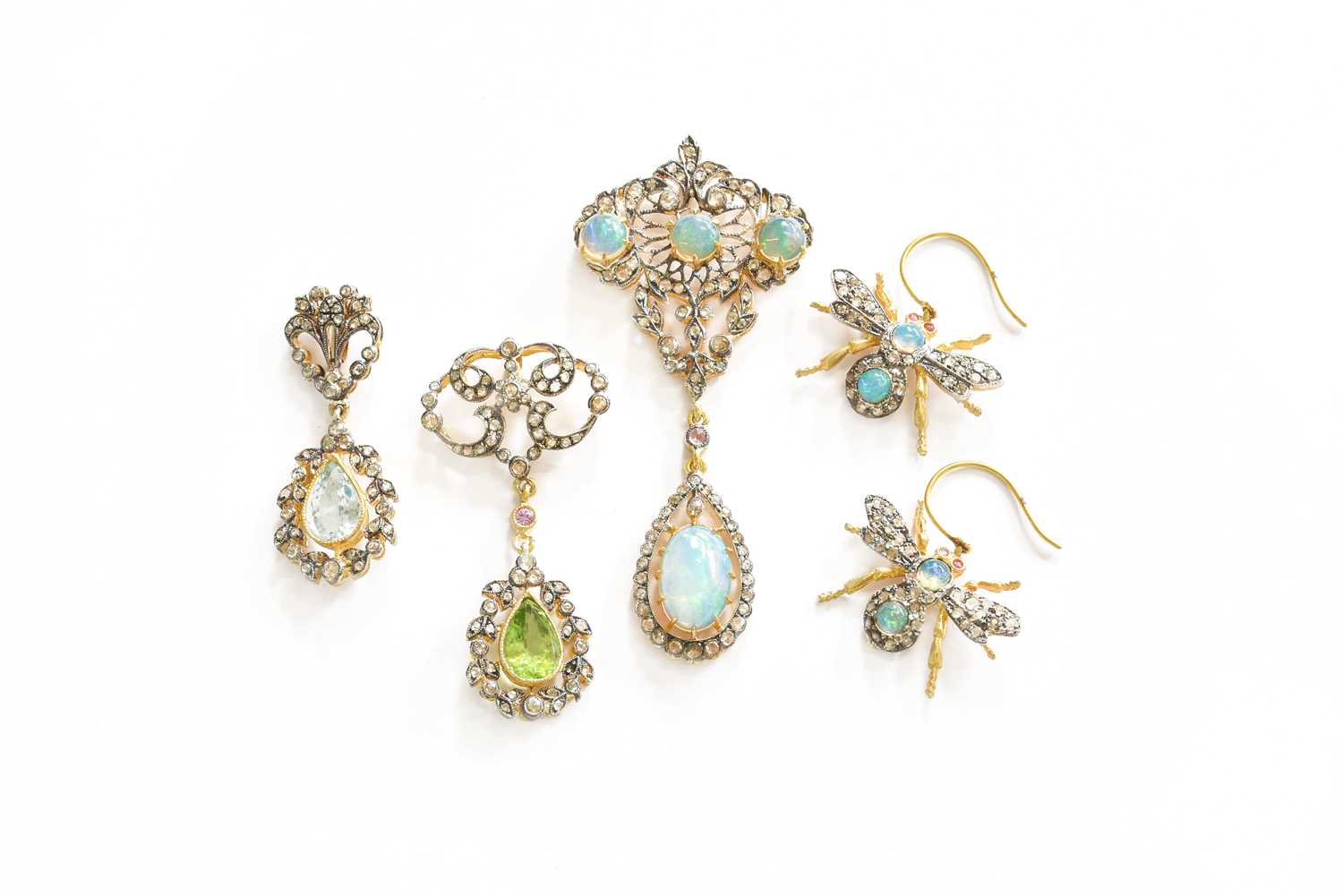 A Small Quantity of Jewellery, comprising a peridot and diamond pendant, drop length 4.4cm; an