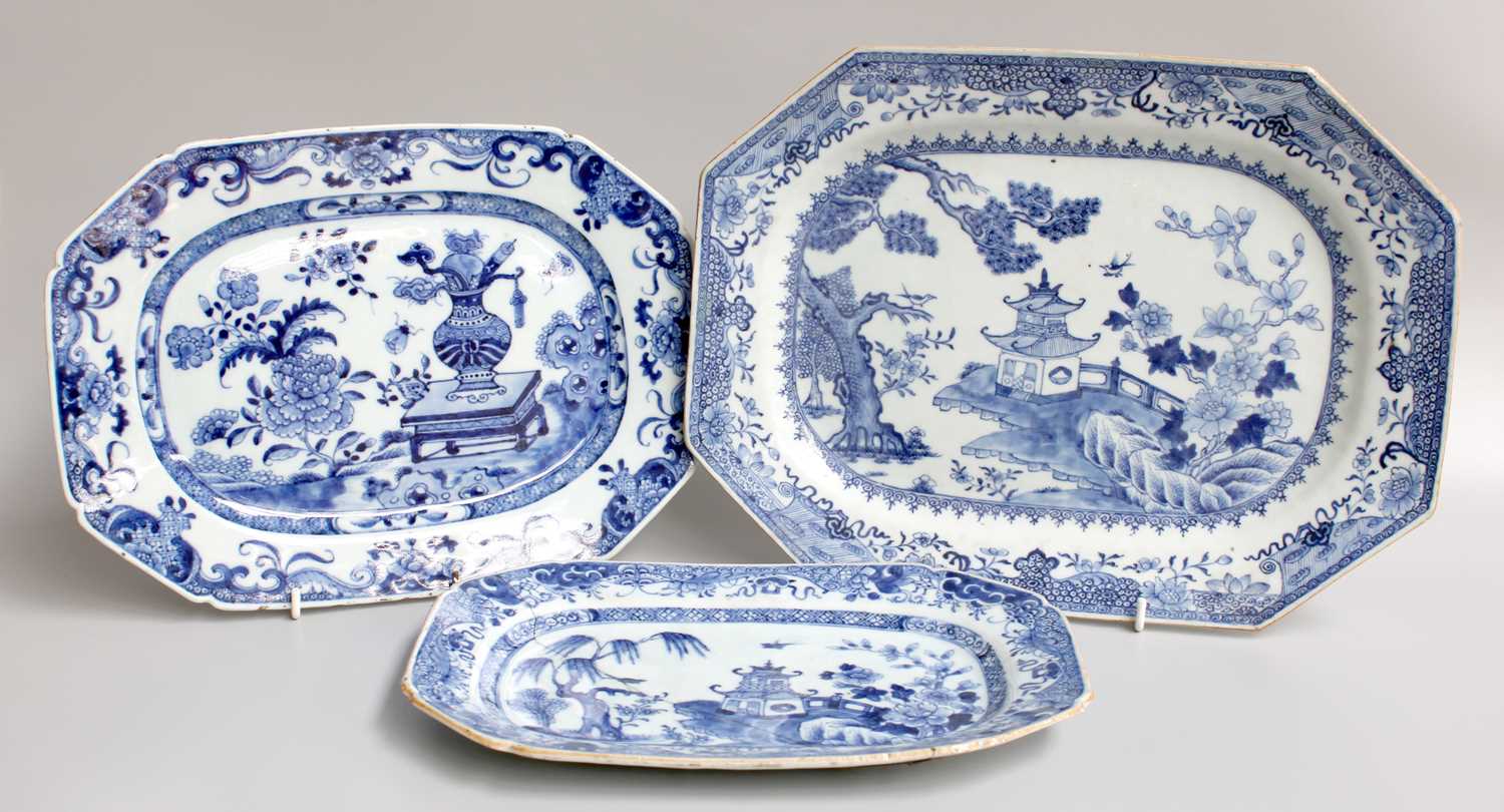 Chinese Ceramics, to include an 18th century blue and white export ware sauce boat, a 19th century - Image 3 of 14