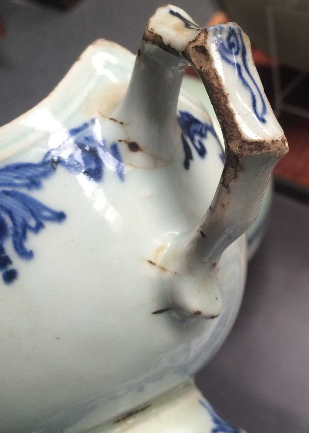 Chinese Ceramics, to include an 18th century blue and white export ware sauce boat, a 19th century - Image 5 of 14