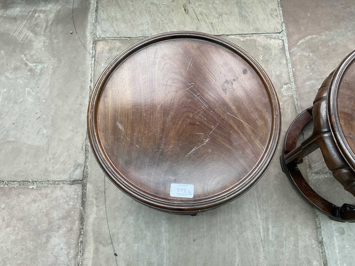 A Pair of Early 20th Century Chinese Circular Hardwood Plant Stands, the moulded dished tops above - Bild 2 aus 4