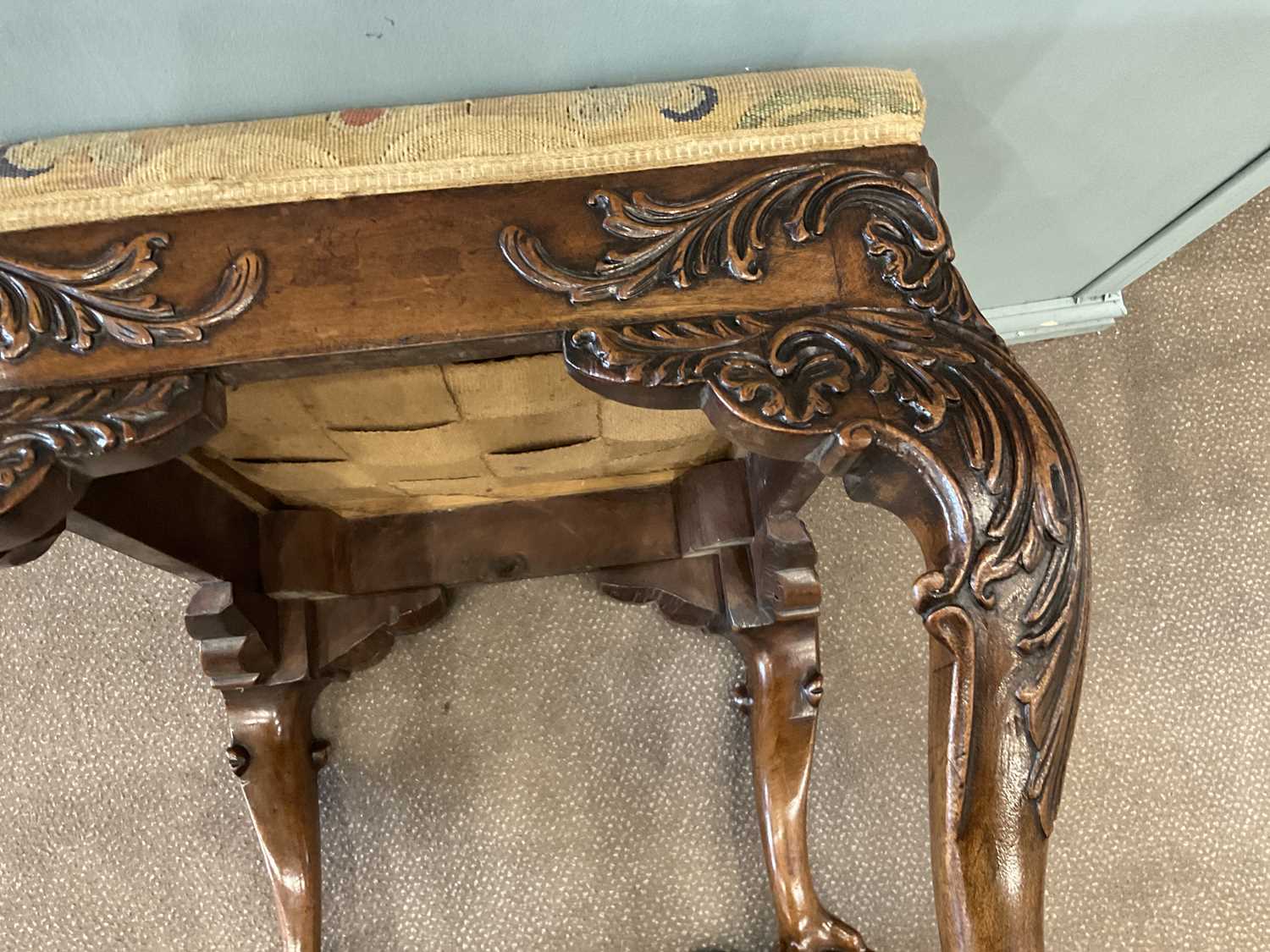 A George III Carved Mahogany Dressing Stool, late 18th century, covered in floral needlework, with - Bild 11 aus 12