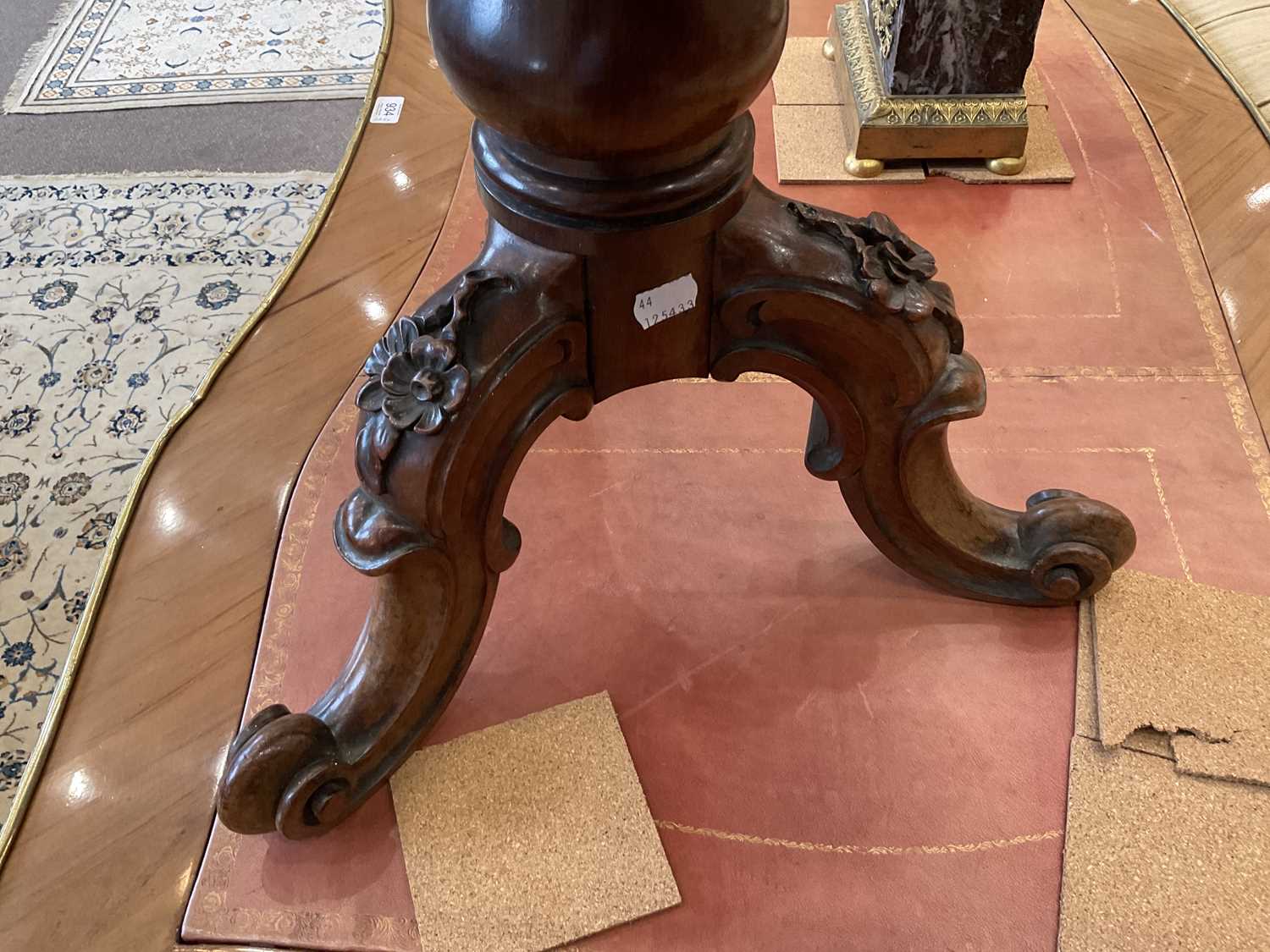A Victorian Carved Rosewood Revolving Piano Stool, by Robert Strahan, Dublin, stamped and numbered - Bild 6 aus 6