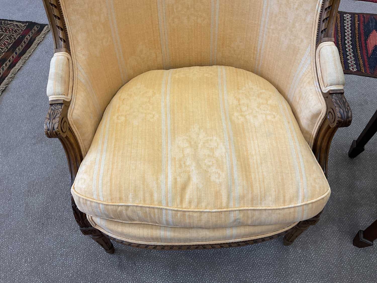 A Pair of Early 20th Century Carved Walnut or Beech Framed Tub Armchairs, recovered in orange floral - Bild 3 aus 10