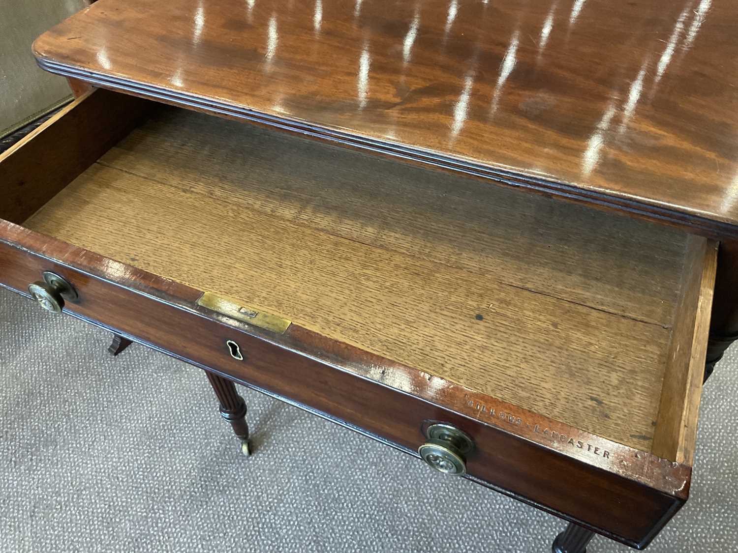 An Early 19th Century Mahogany Chamber Table, by Gillows of Lancaster, with pivotring lid to enclose - Image 5 of 6