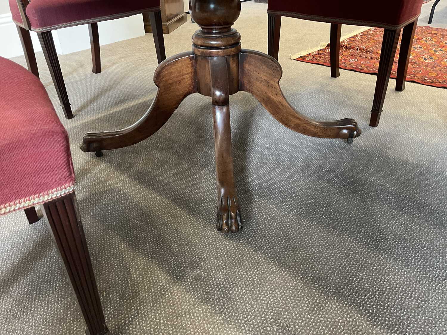 An Irish Regency Mahogany Twin-Pedestal Dining Table, early 19th century, with one additional - Bild 9 aus 9