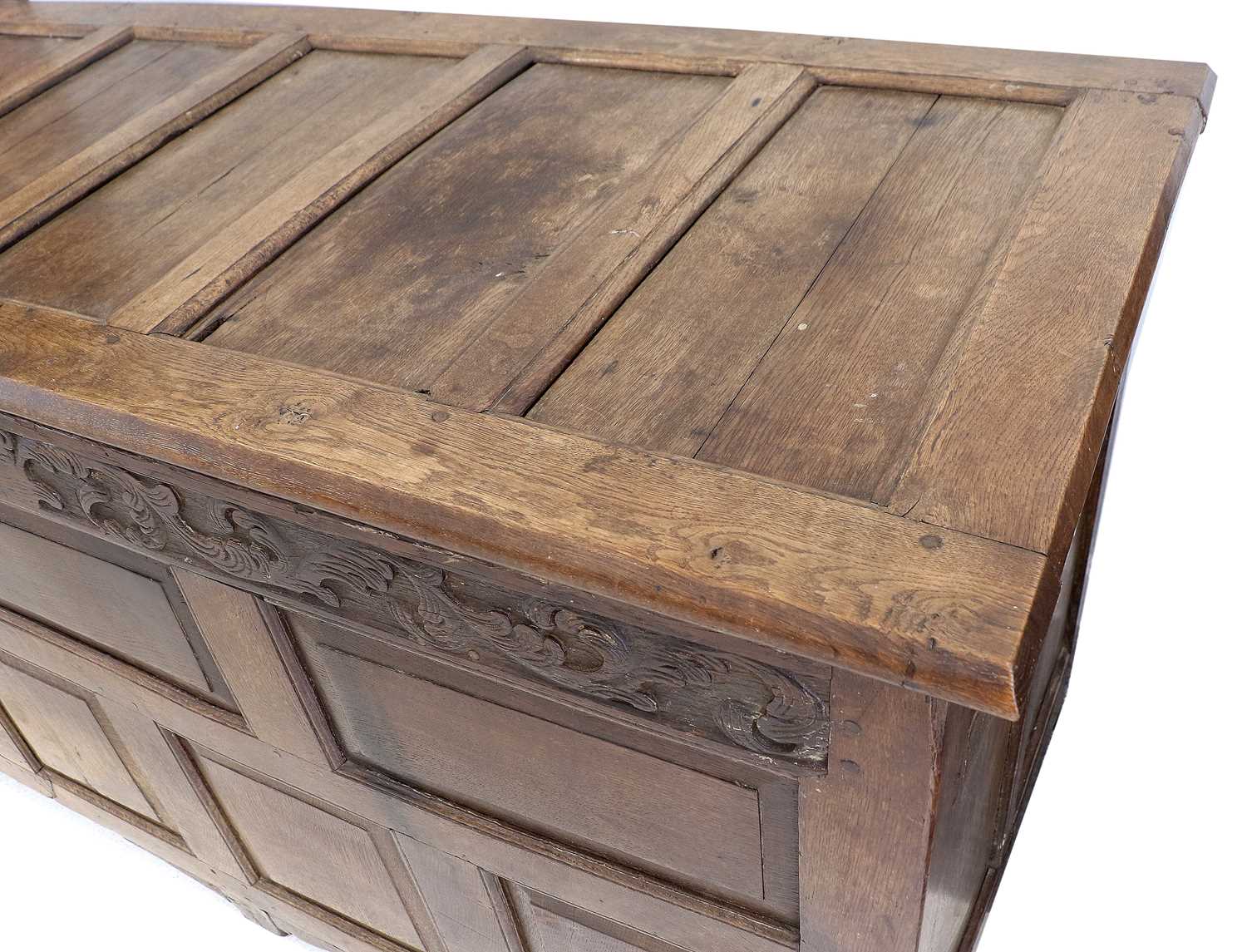 A Late 17th/Early 18th Century Joined Oak Chest, the hinged lid with four moulded panels enclosing a - Bild 3 aus 3