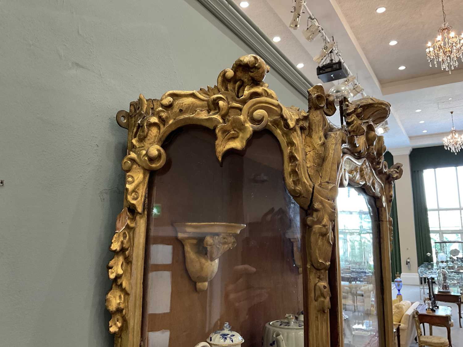 A Pair of Victorian Gilt and Gesso Wall-Mounted Display Cabinets, 2nd half 19th century, the moulded - Image 3 of 13