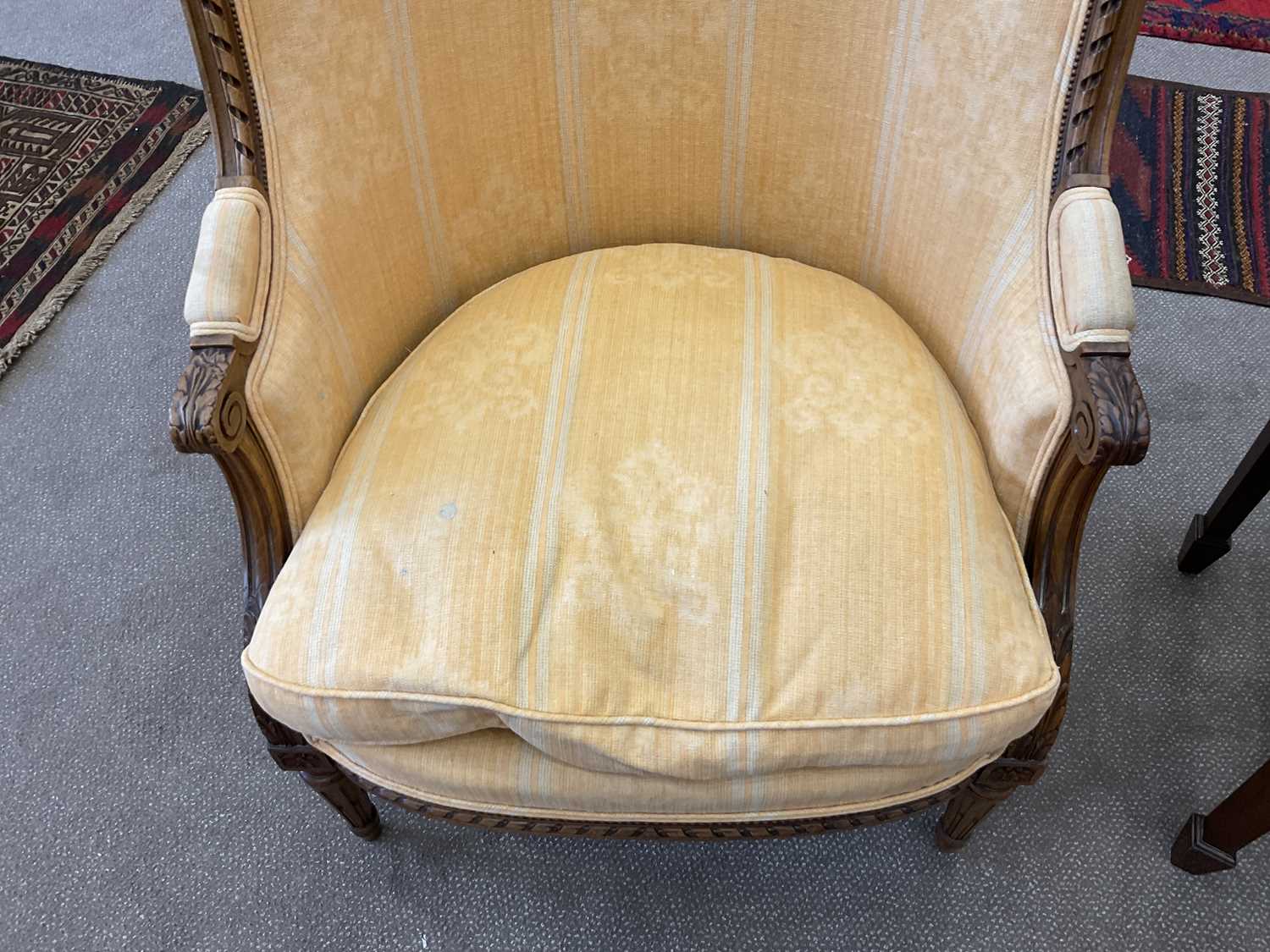 A Pair of Early 20th Century Carved Walnut or Beech Framed Tub Armchairs, recovered in orange floral - Bild 4 aus 10