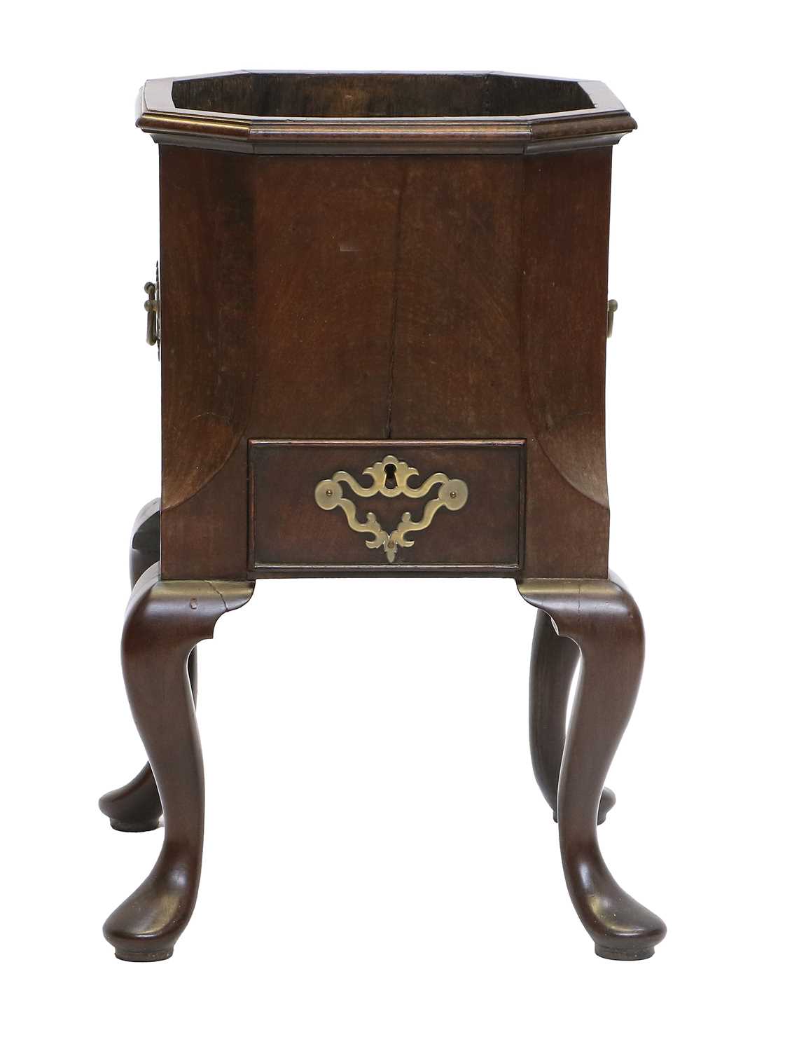 A George III Mahogany Planter, late 18th century, of octagonal-shaped form with brass carrying - Image 5 of 8